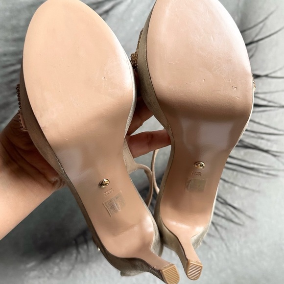 🌸PELLE MODA🌸 Onora T-strap Sandal Platinum Size: 6.5 - Picture 14 of 14